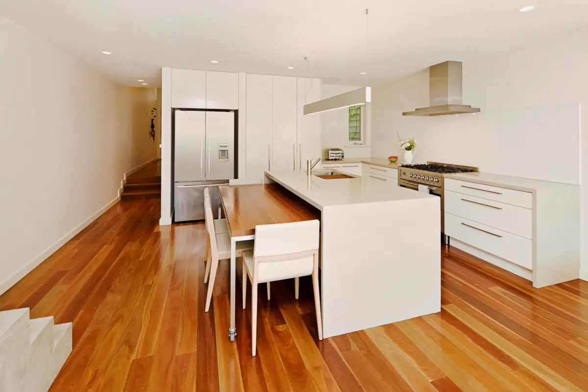 3 Rooms view 1