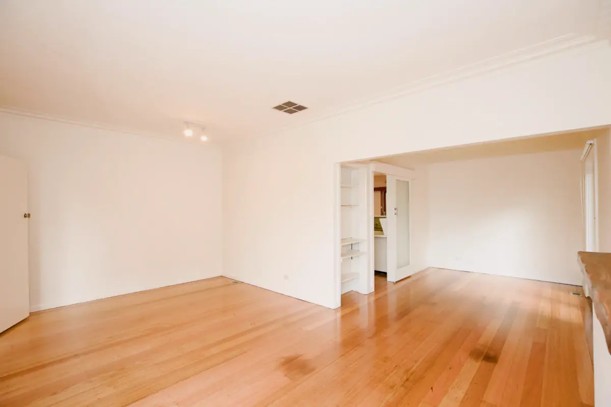 3 Rooms view 1
