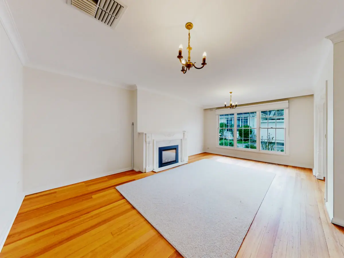 3 Rooms view 1