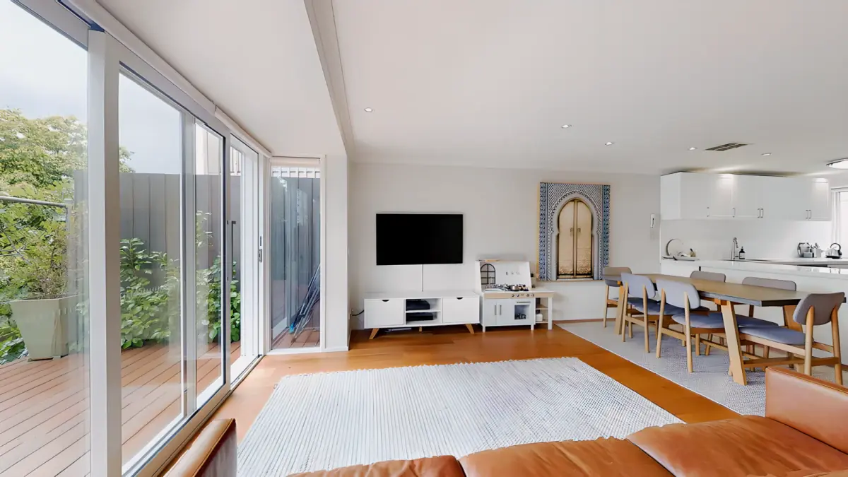3 Rooms view 1