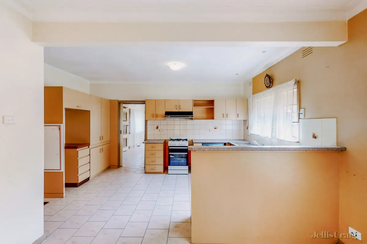 3 Rooms view 1