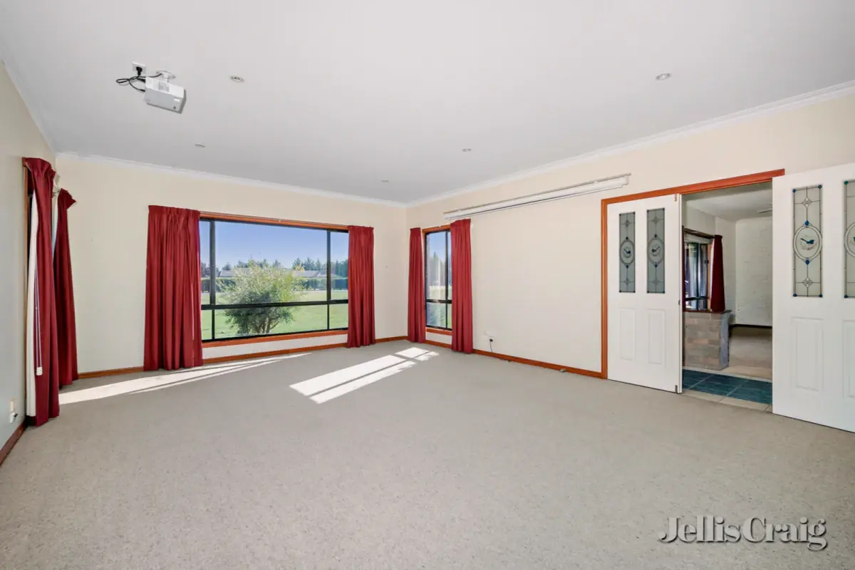 5 Rooms view 1