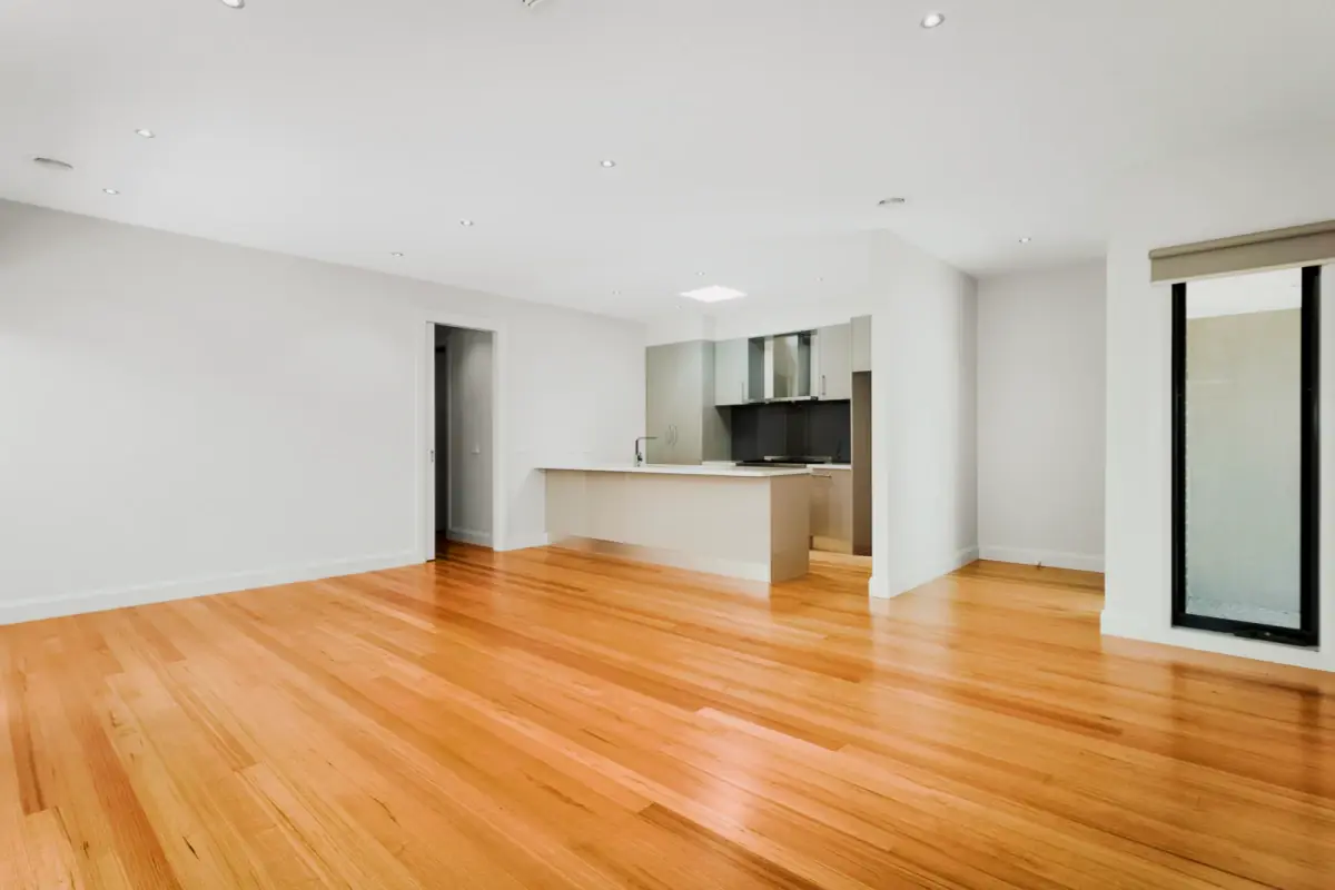 3 Rooms view 1