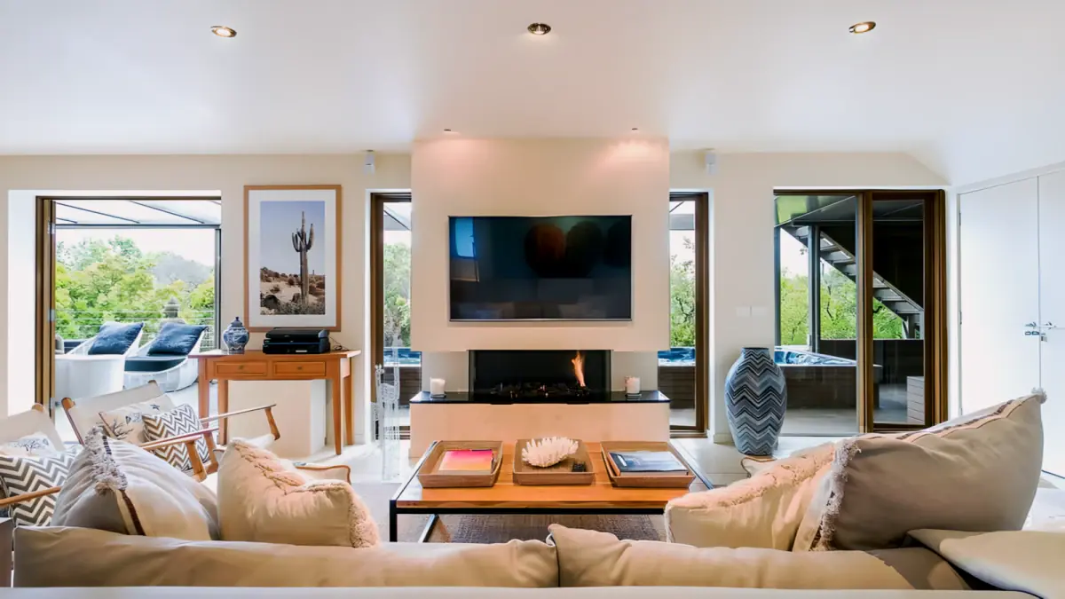 4 Rooms view 1