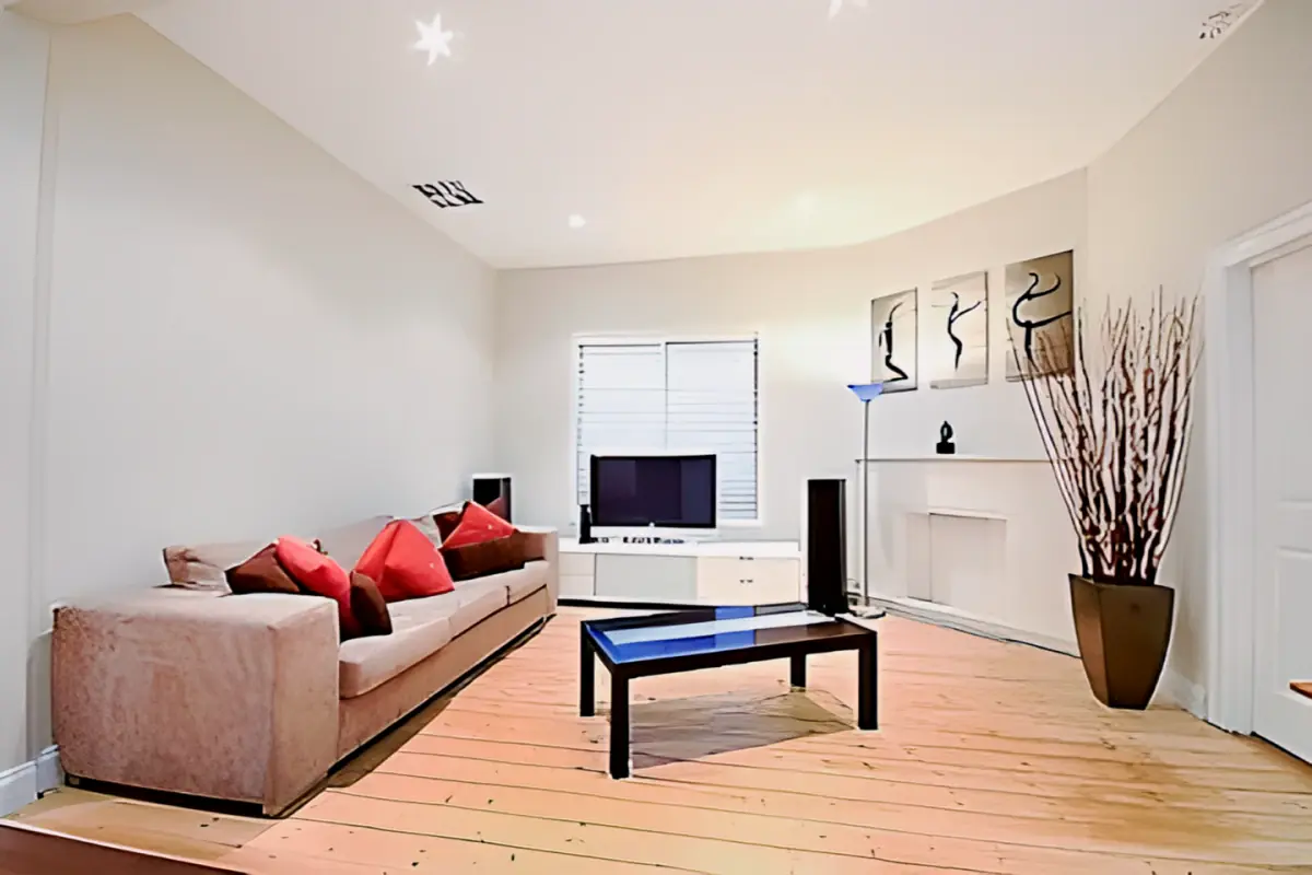 3 Rooms view 1