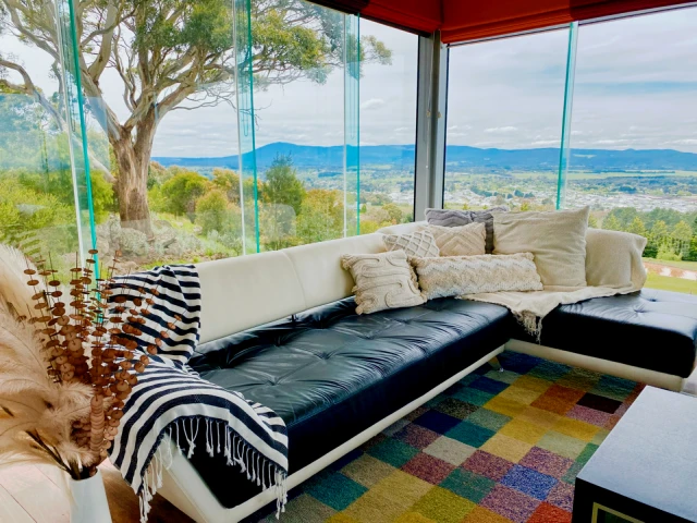 6 Bed, 3 Bath