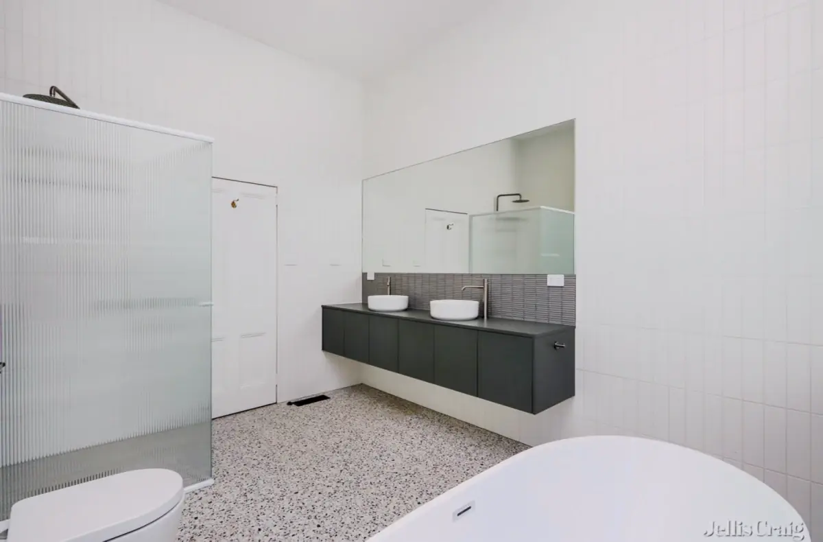 4 Rooms view 1
