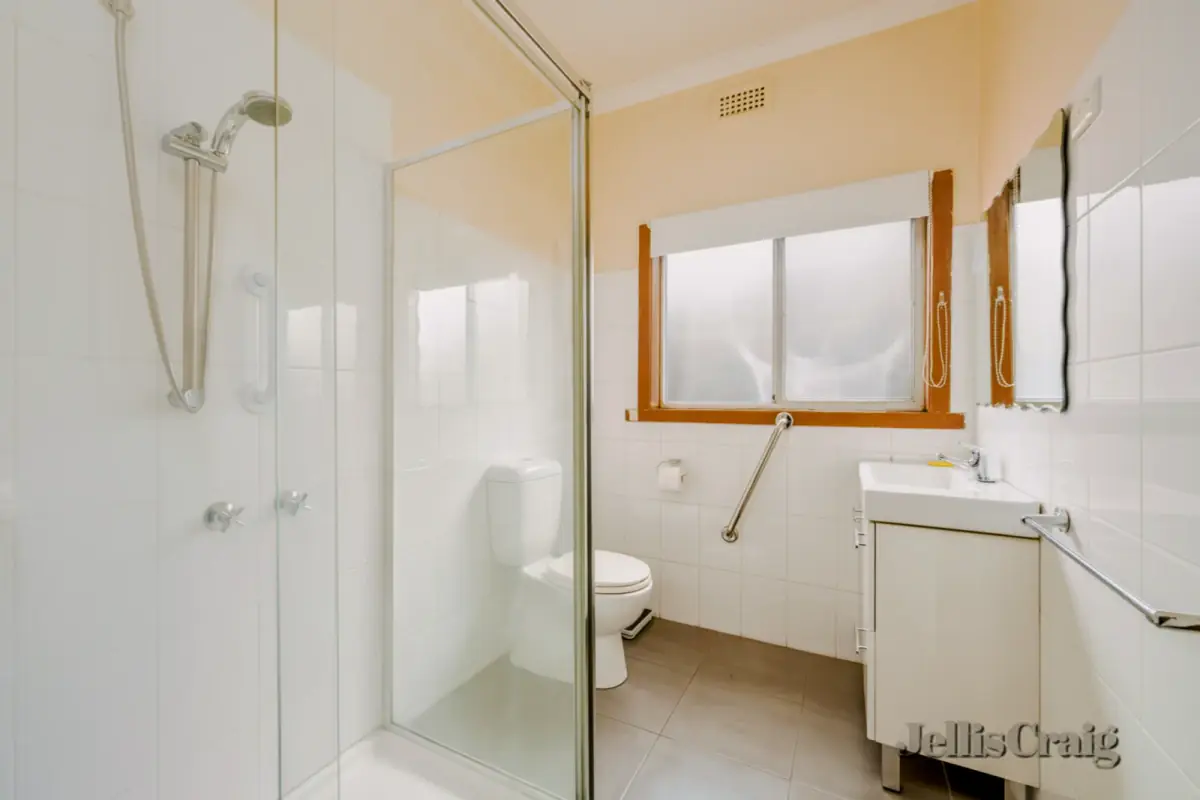 3 Rooms view 1