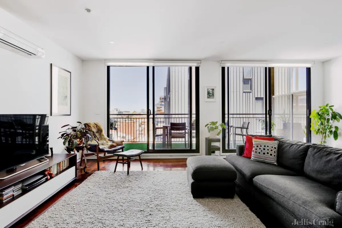 3 Rooms view 1
