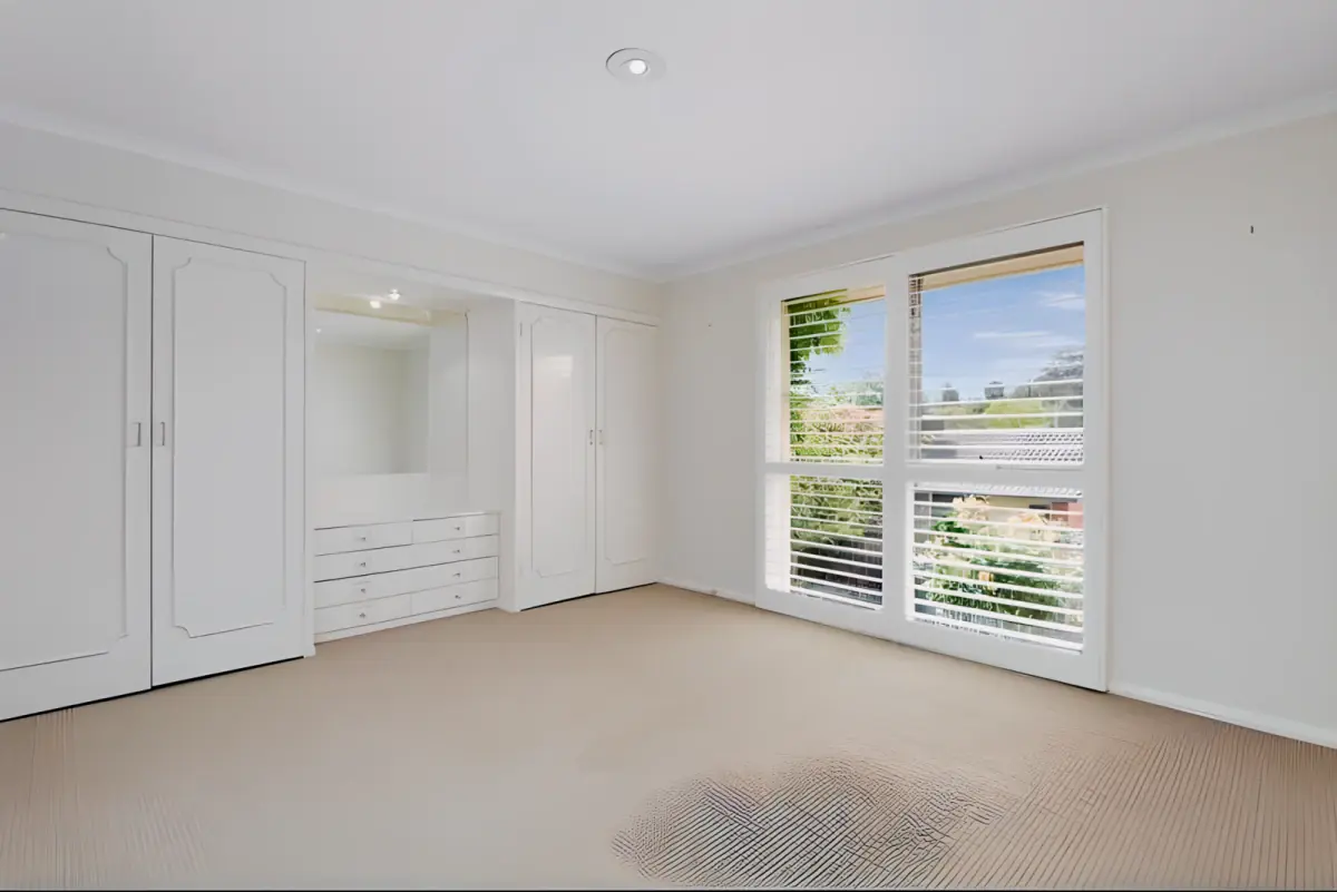 3 Rooms view 1