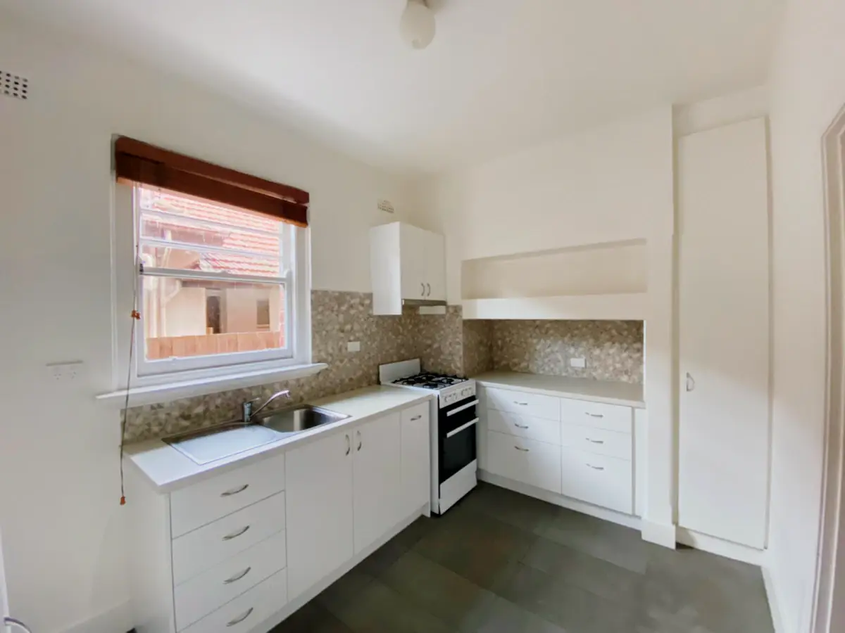 3 Rooms view 1