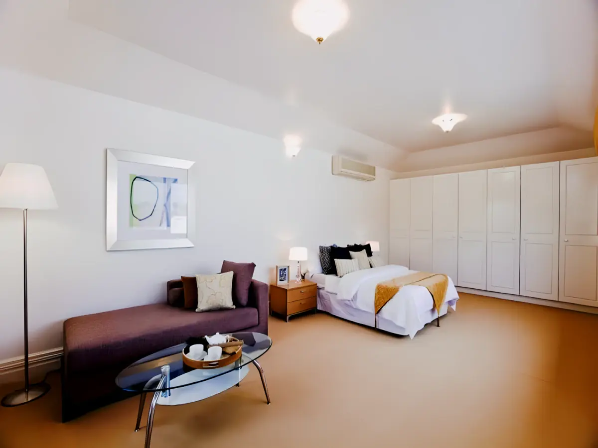 4 Rooms view 1