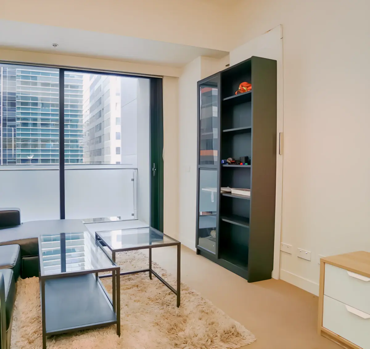 3 Rooms view 1