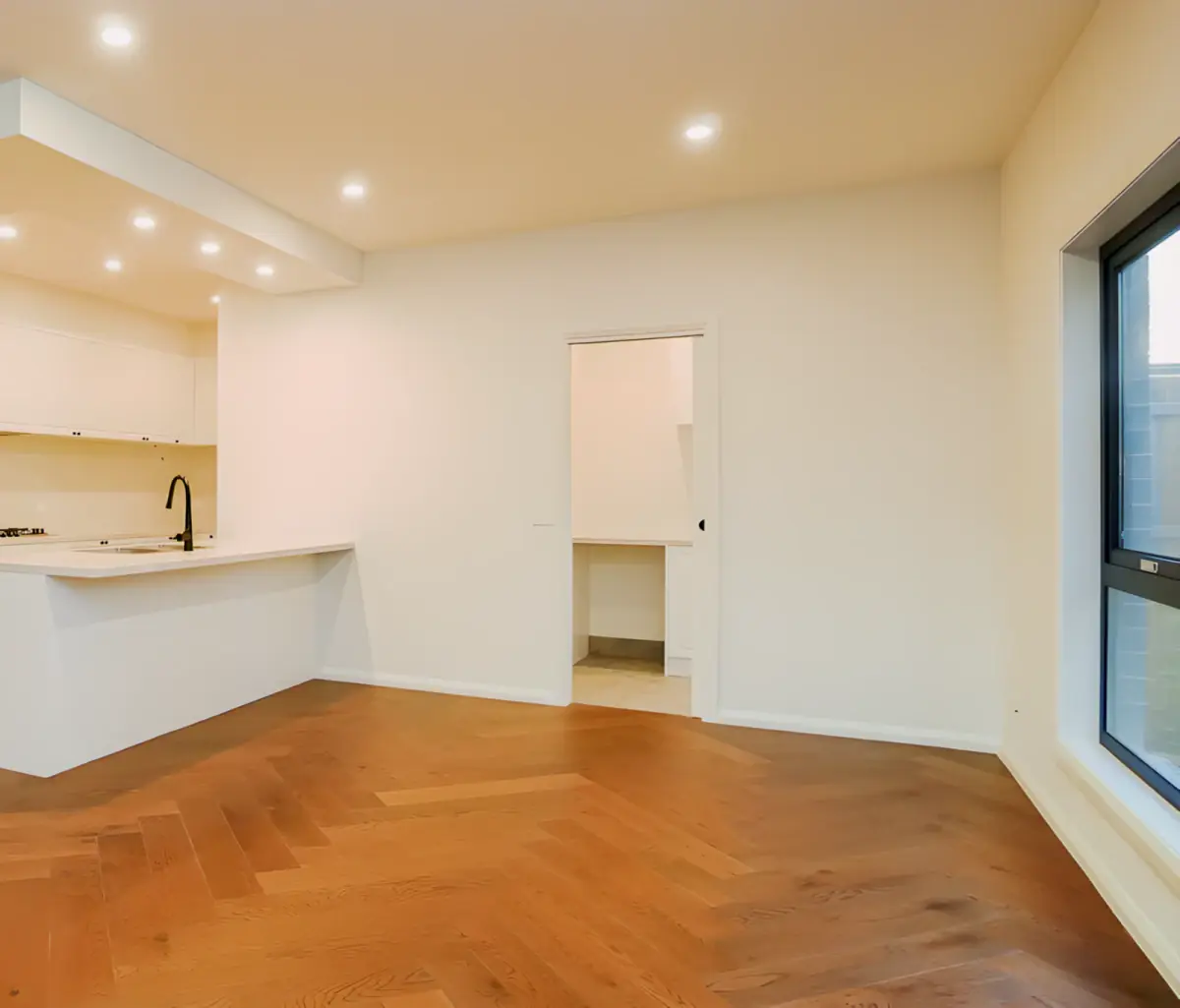 4 Rooms view 1