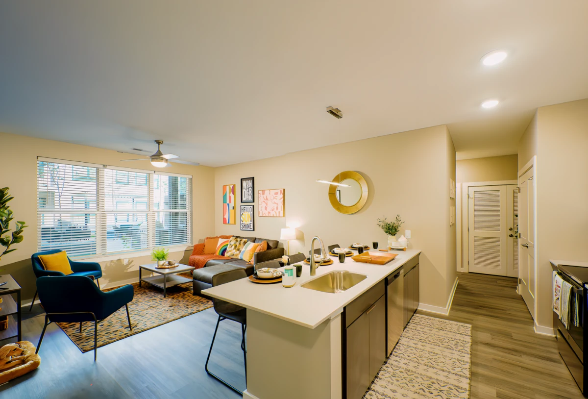 3 Rooms view 2