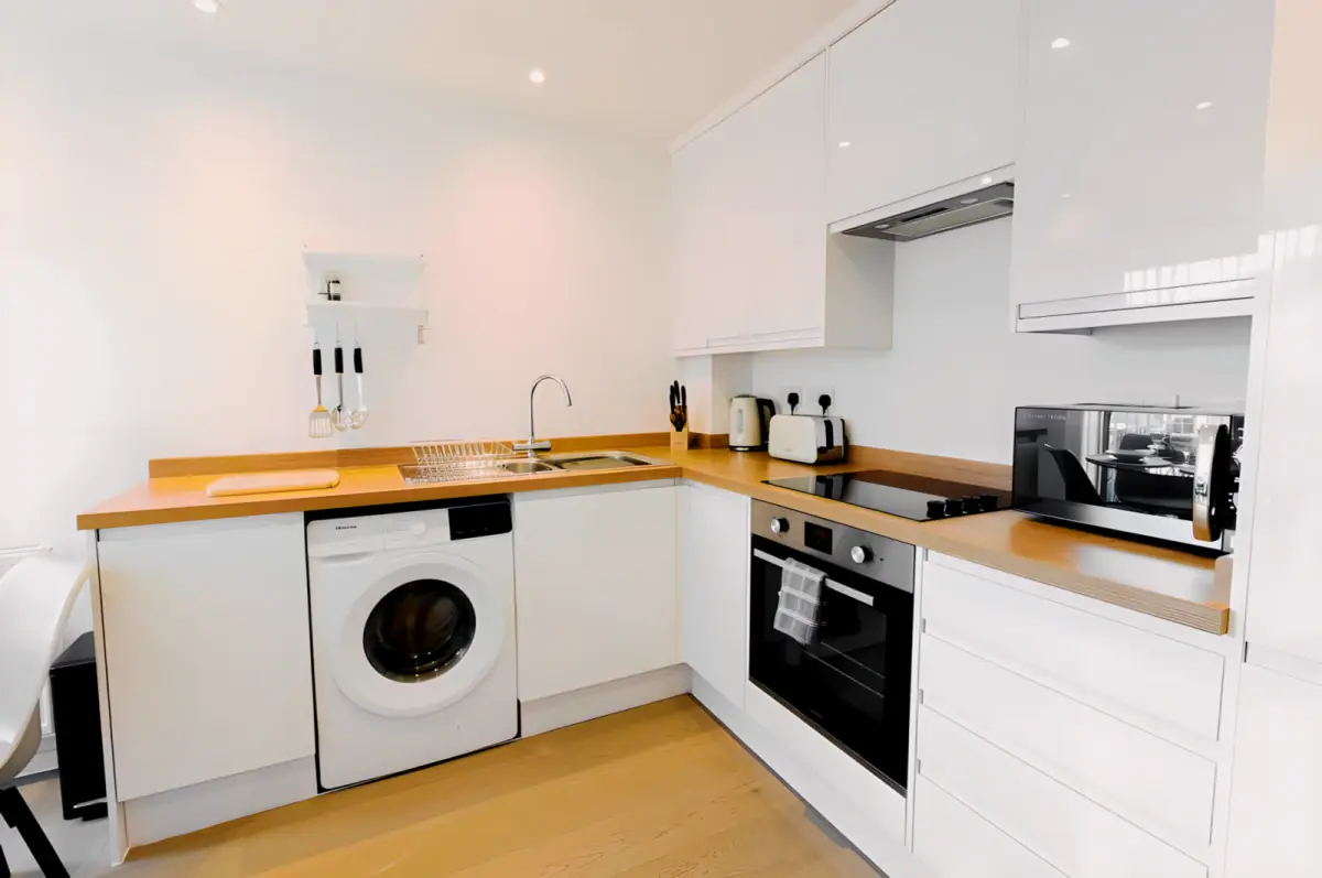 3 bed townhouse with parking onsite