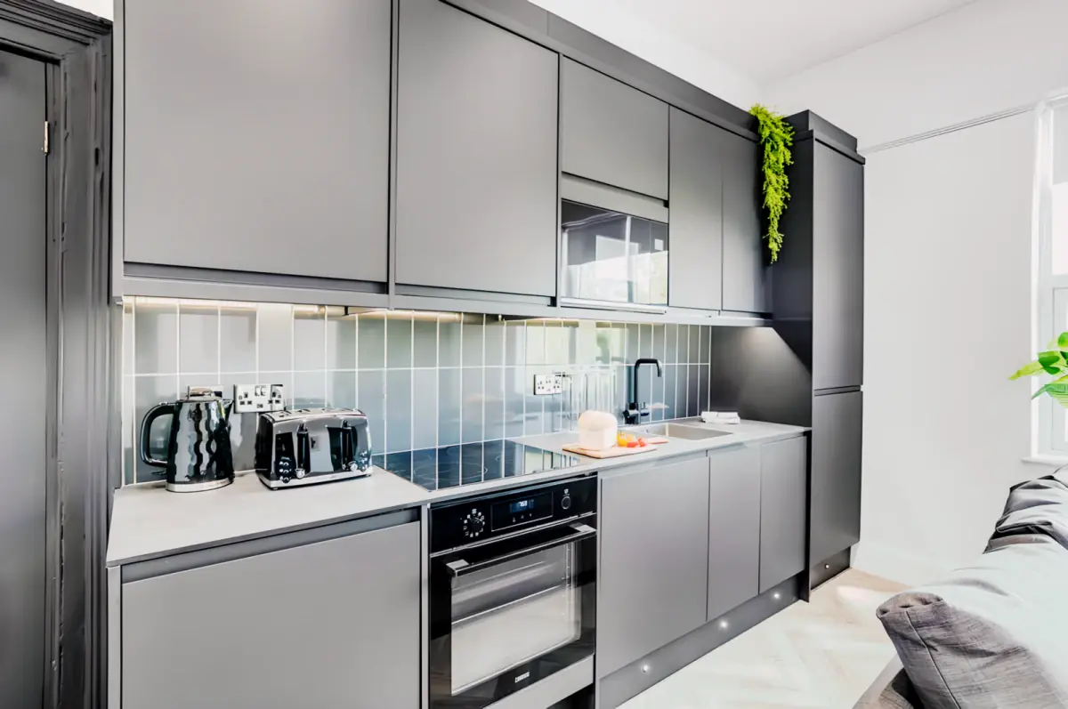 3 bed apartment with parking