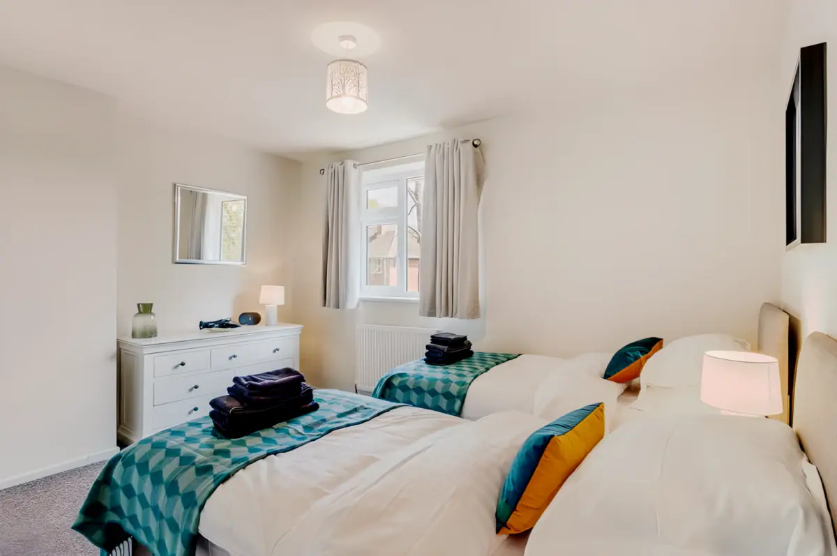 7 Bed Contractor House