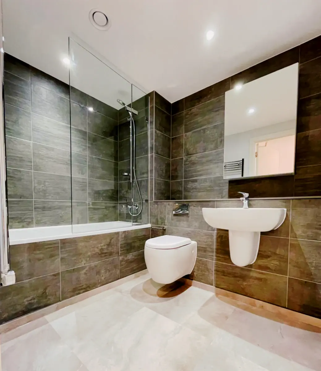 2 Bedrooms 1 bathroom