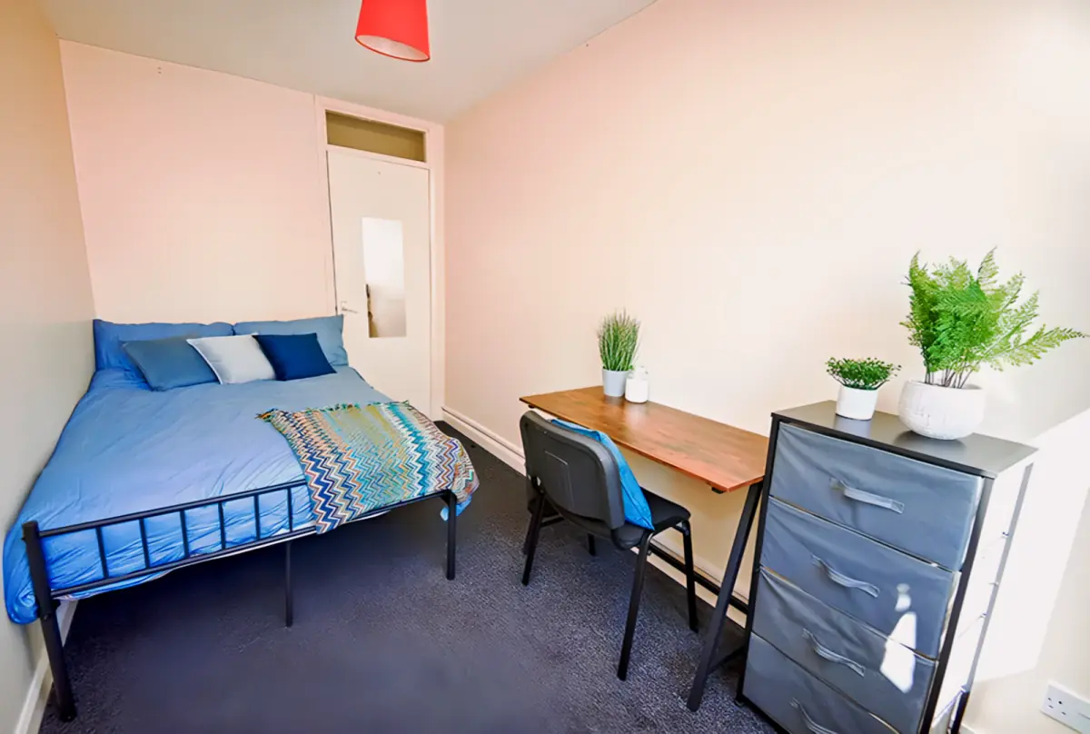 4 Rooms view 1