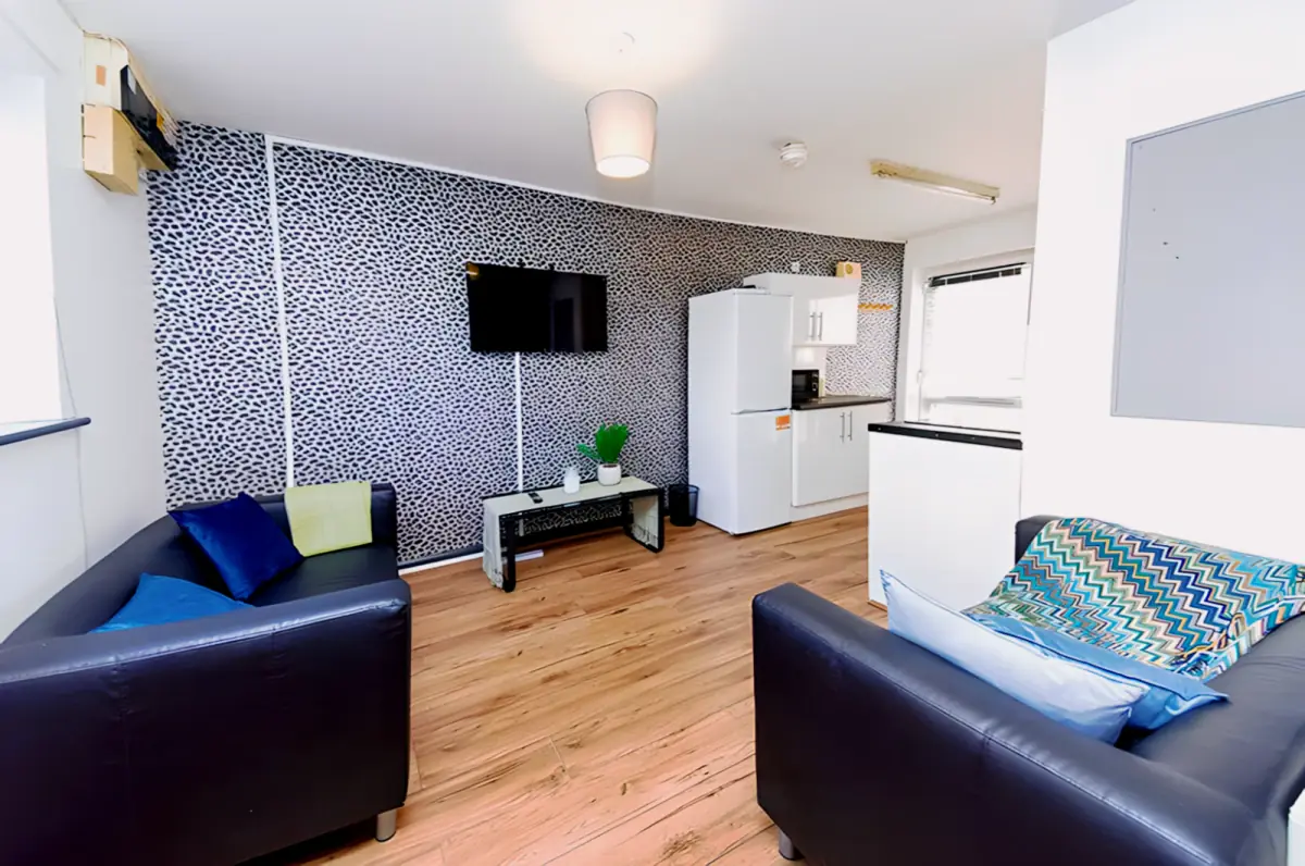 4 bedrooms 2 bathrooms