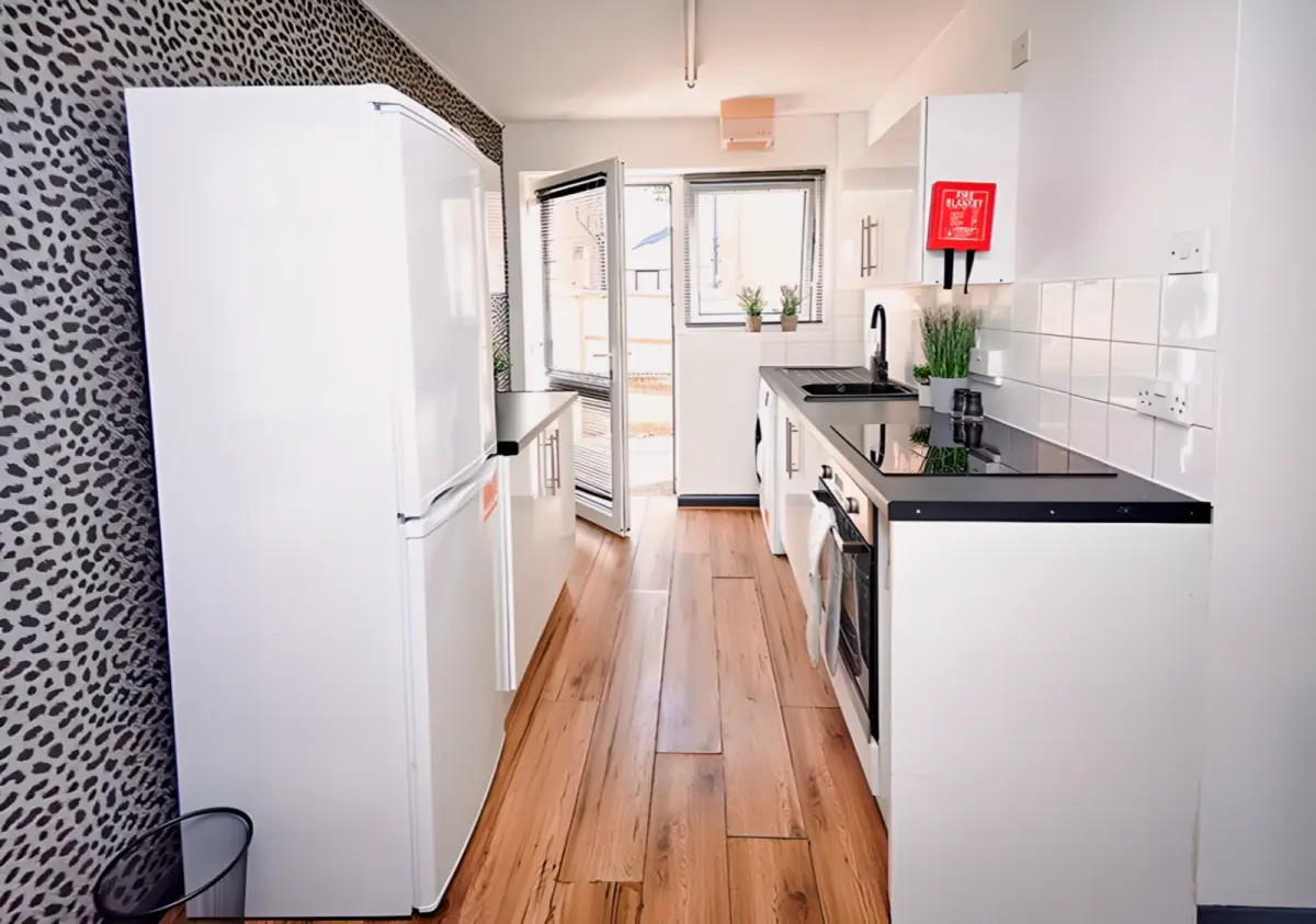 4 bedrooms 2 bathrooms