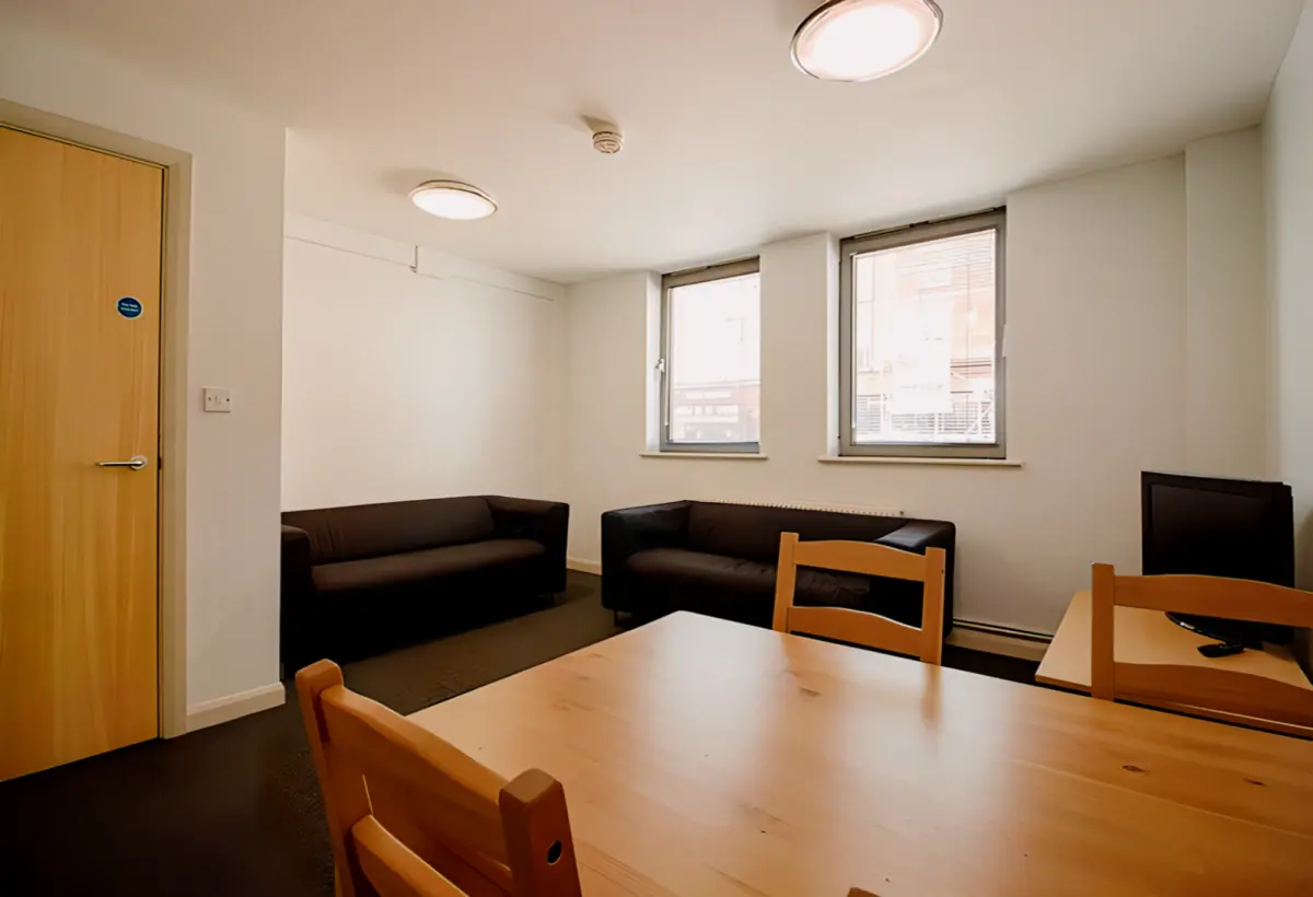 5 bedrooms 2 bathrooms