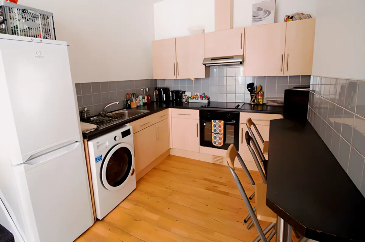 5 bedrooms 1 bathroom