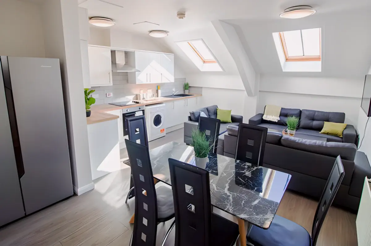 7 bedrooms 2 bathrooms