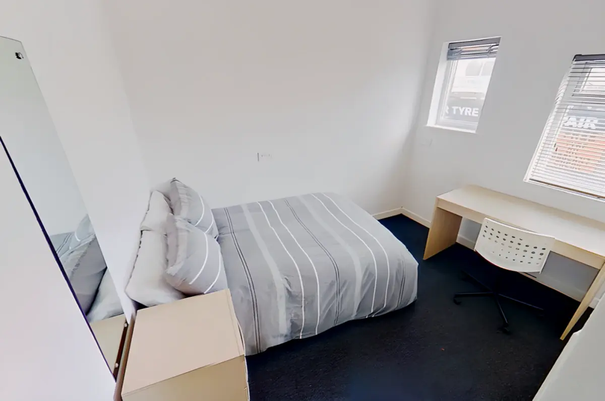 8 bedrooms 2 bathrooms