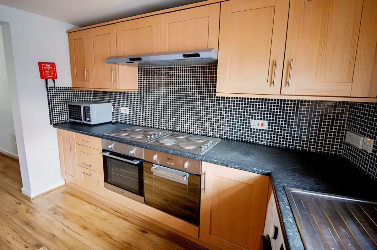 8 bedrooms 2 bathrooms
