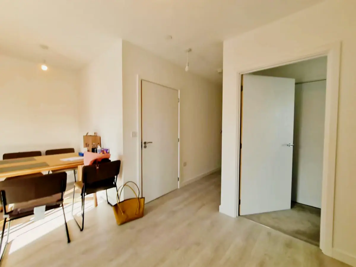 3 Bedroom 2 Bathroom Flat9