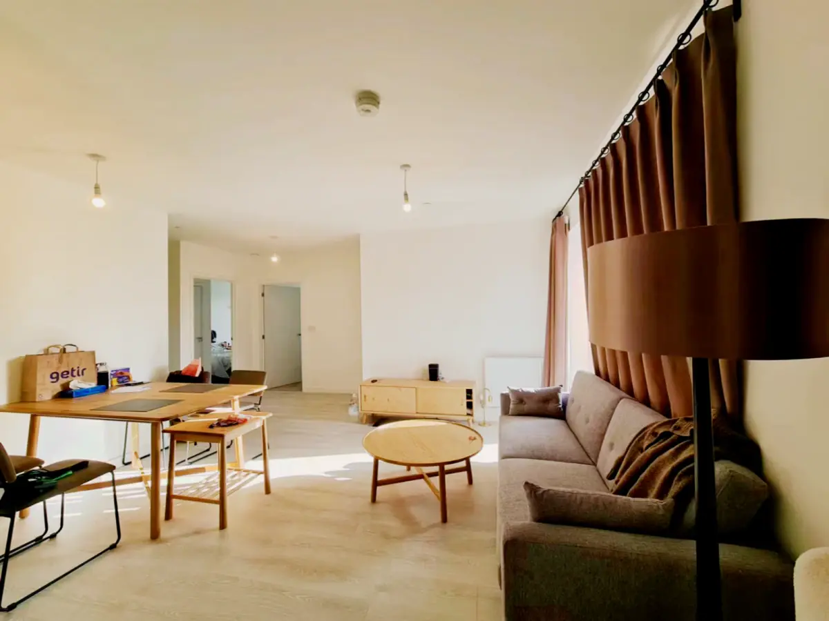 3 Bedroom 2 Bathroom Flat9