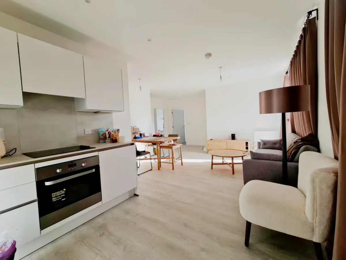 3 Bedroom 2 Bathroom Flat9