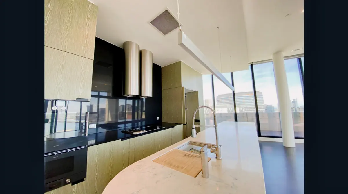 3 Rooms view 1