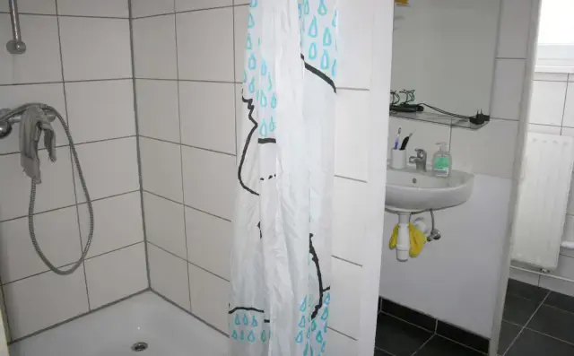 Zimmer in der Hauptstrasse B