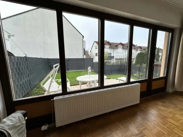 Grosses Moebliertes WG Zimmer in EFH