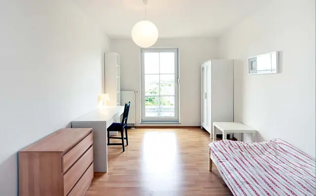 Zimmer in der Renoirallee