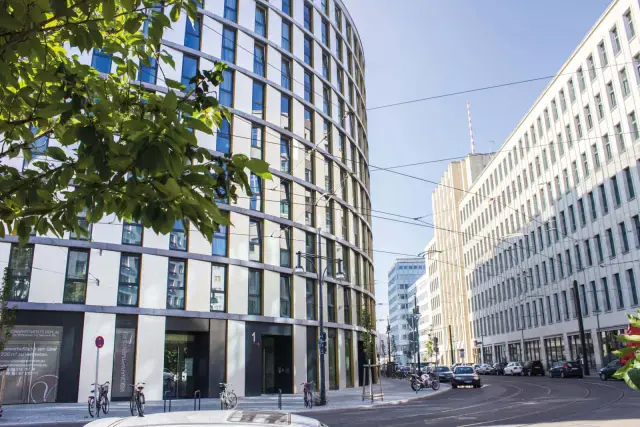 Bernhard-Weiss-Strasse 1-3DE-01-020M