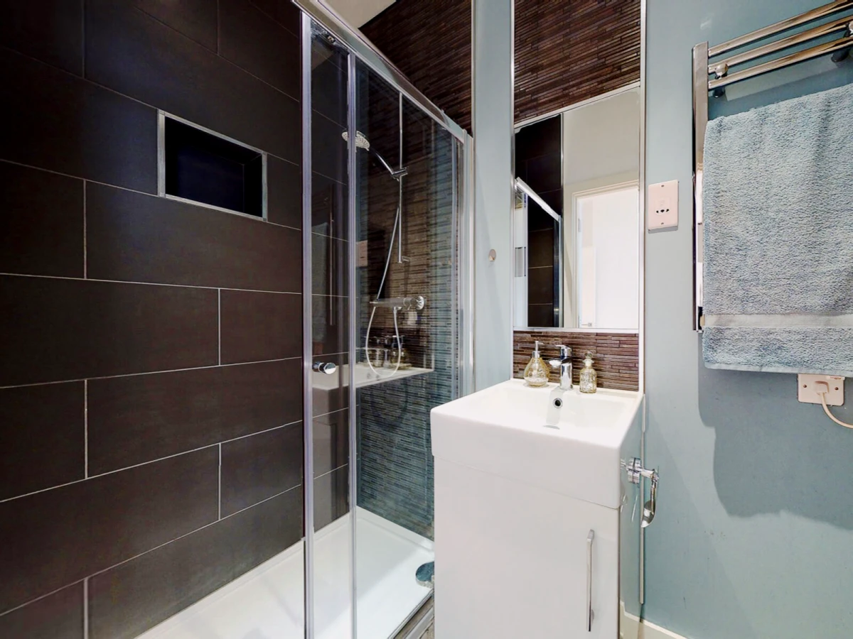 Q One Residence