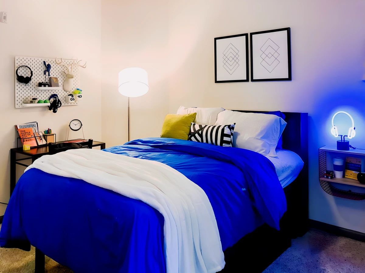 4 Bed 4 Bath Corner