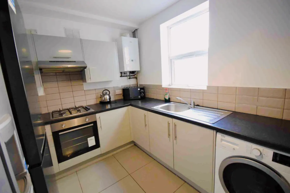 6 Rooms view 1