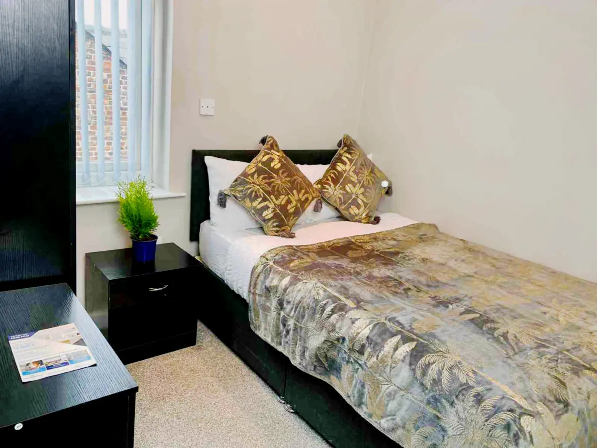6 Beds 3 Baths