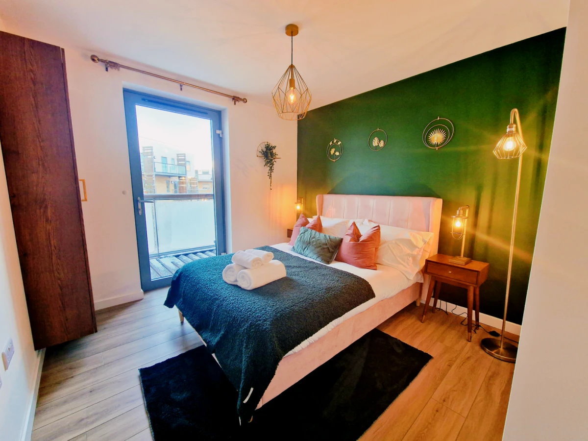 Luxury Station Apartment