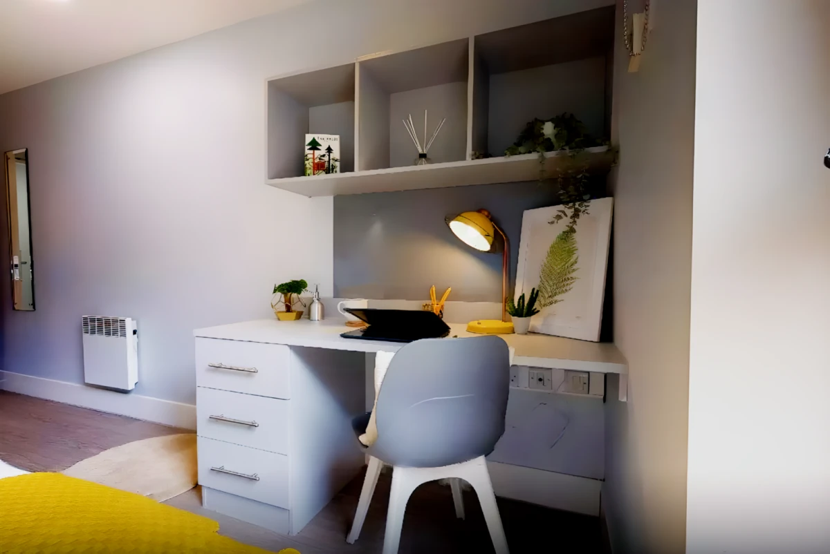 Silver En Suite