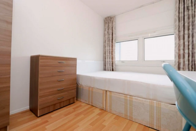 3 Bedroom 1 Bathroom - double bedroom