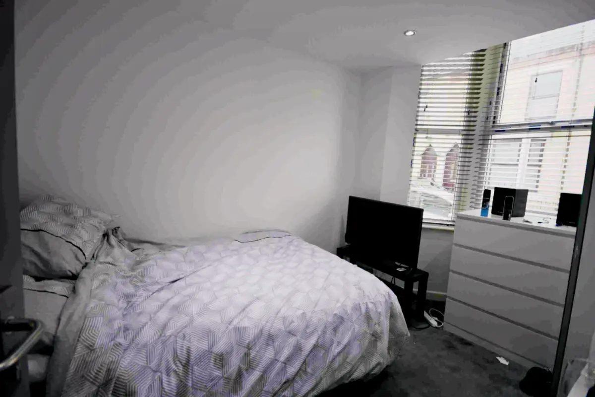 6 Rooms view 1