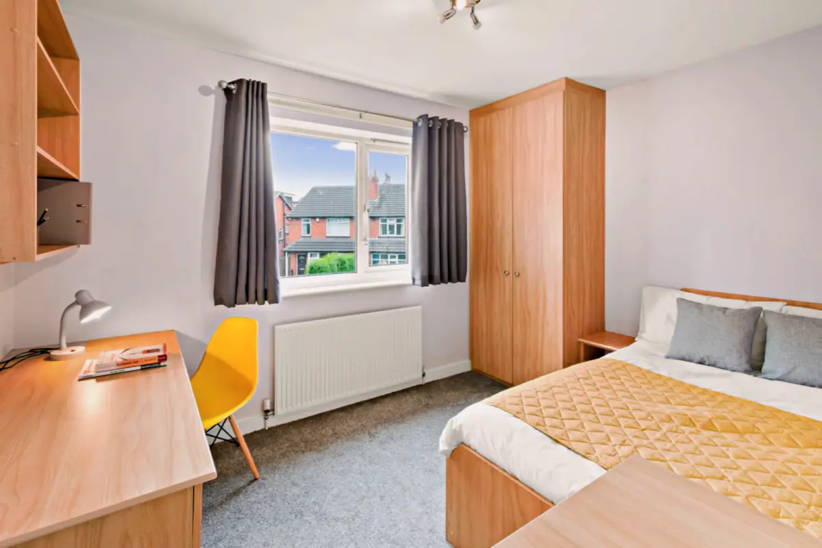 8 Beds 2 Baths