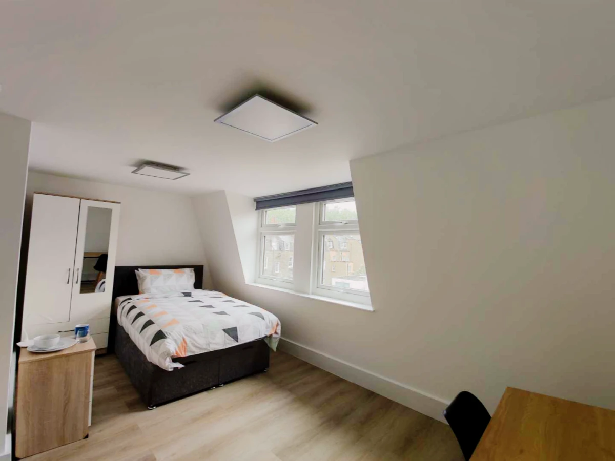 Lnt Bloomsbury