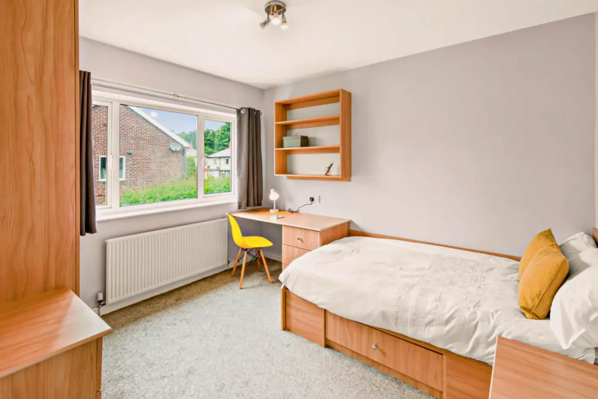 8 Beds 2 Baths